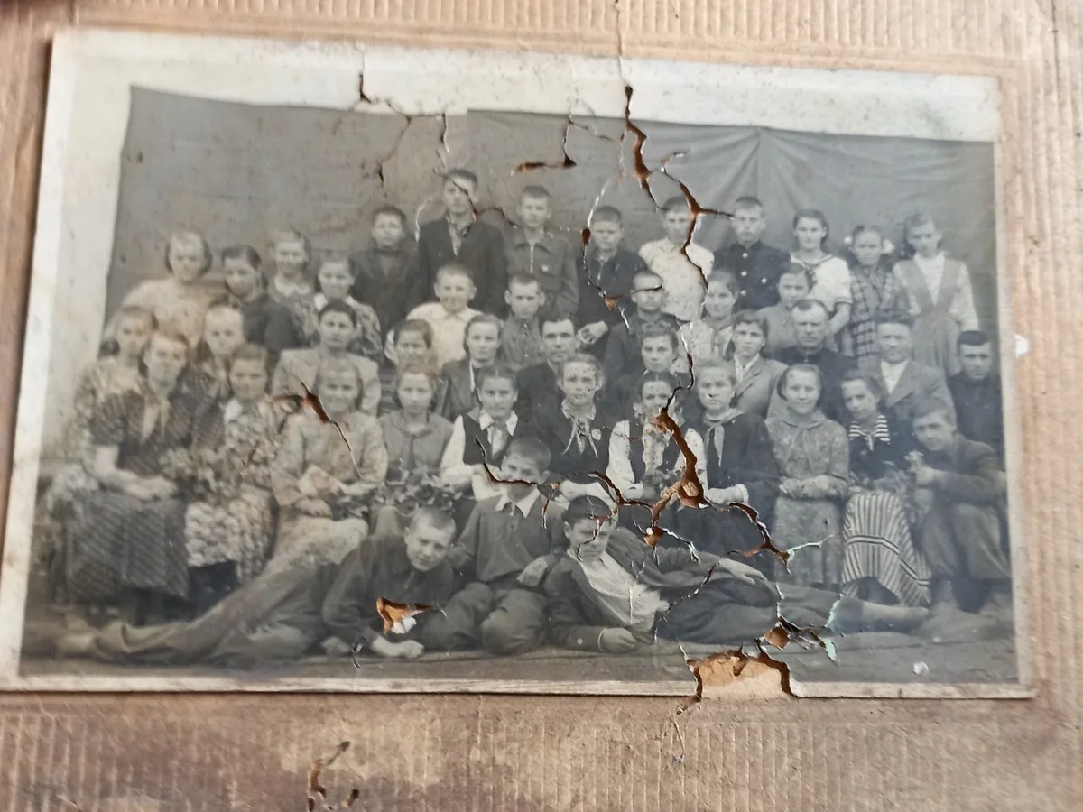 Cracked class photo, before enhancement
